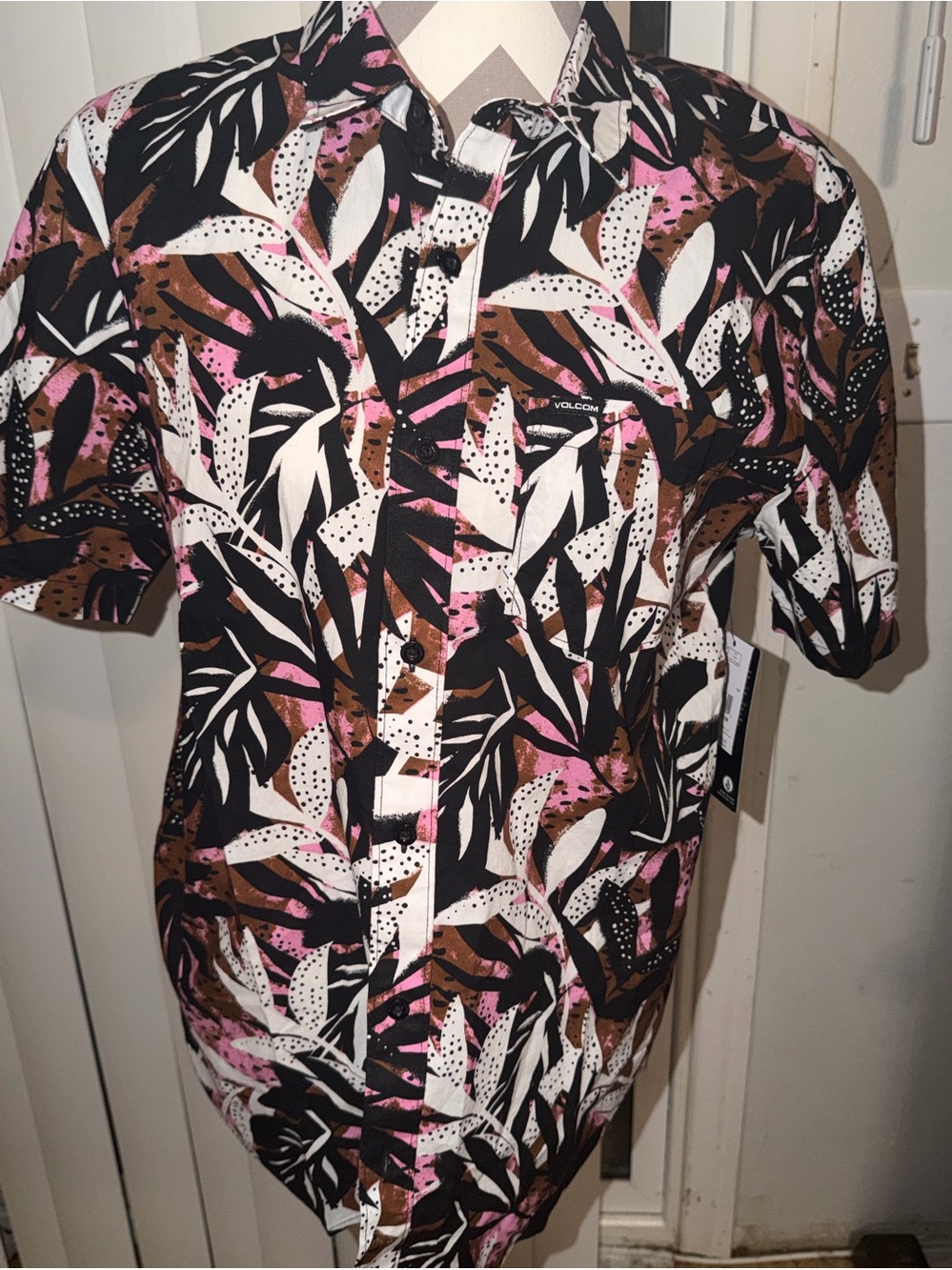 Volcom Men’s Short-Sleeve Button-Up Shirt  Medium NWT